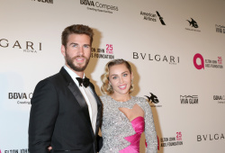 Mezi Miley Cyrus a jejím partnerem Liamem Hemsworthem je poměrně výrazný rozdíl v jejich výšce - celých 26 cm.