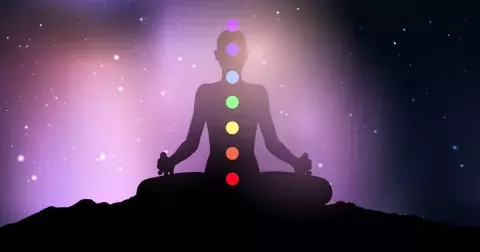 Čakry: Bolesti v krku, problémy se sluchem, potíže se zuby i úzkost způsobuje zablokovaná krční čakra. Jak ji odblokovat?