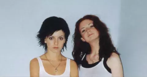 Pamatujete si na lesbické duo t.A.T.u.? Podívejte se, jak nevinné dívky vypadají dnes