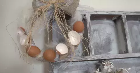 VIDEO: Vyrobte si velikonoční věnec z obyčejné papírové nákupní tašky!