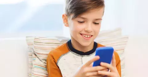 8 znamení, že je vaše dítě závislé na internetu