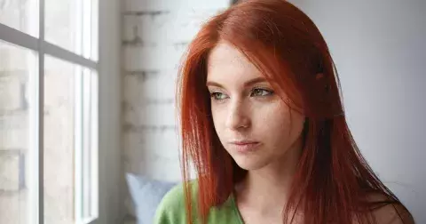 Poradna: Přítel je držgrešle. Sleduje, co si koupím a už to překročilo únosnou mez. Bára (27)