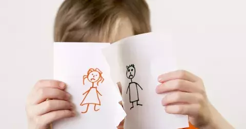 Trpí vaše dítě úzkostí? Odhalí to jednoduchý test, stačí ho nechat nakreslit rodinu