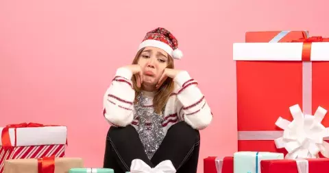 Nejhorší dárky k Vánocům: Češi nechtějí pod stromečkem nalézt mopy a roušky. Co dalšího rozhodně nikomu nedávat?