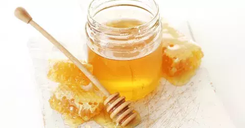 Med: Vyzkoušejte babské rady, které posílí vaše zdraví, pohodu i krásu