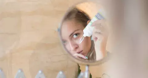 Ranní rituály, které poškozují vaši pokožku