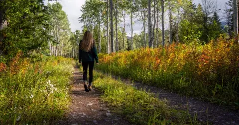 Tohle se stane s vaším tělem, když jdete na procházku hned po jídle