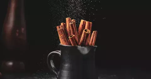 Zařaďte skořici do vašeho jídelníčku. Je to ideální pomocník při dietě, ale i při snižování cholesterolu