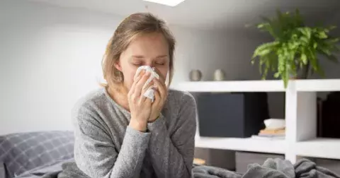 Potraviny poskytující první pomoc při nachlazení: Co pomůže na rýmu, kašel, bolest v krku a horečku?