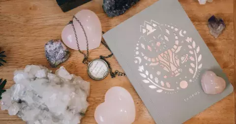 Talismany podle horoskopu: Dosáhněte harmonie díky vzácným kamenům