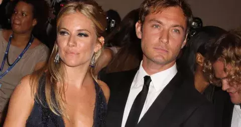 Lásky z archivu: Jude Law a Sienna Miller: Vztah ukončila rána, která Siennu dostala na kolena