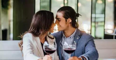 O těchto 4 věcech muži nejčastěji lžou na prvním rande: Naučte se číst jejich řeč těla a prokoukněte je