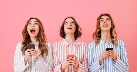 Pokud vám chybí společenský život, zorganizujte pyžamovou party po telefonu