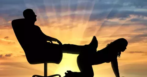 Když se muž chová takto, nemá to budoucnost: 5 varovných signálů, že mu jen lechtáte ego a nemyslí to s vámi vážně