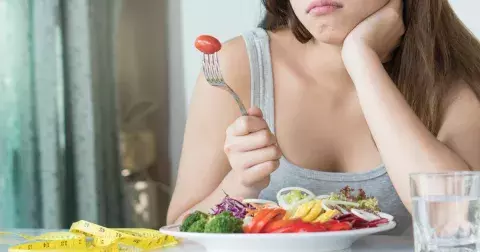 Tady je 6 důvodů, proč nemáte ráno hlad