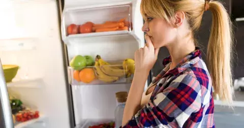 Tyto potraviny do ledničky opravdu nepatří: Vsadíme se, že tam některé z nich dáváte a divíte se, že jejich chuť není dobrá