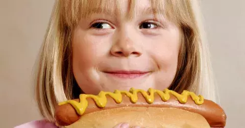 Potraviny, které dětem nejvíc ubližují: Vedou k obezitě, poškození paměti i rakovině