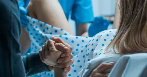 Očekáváte příchod miminka? Nenechte se vystrašit povídačkami. Jaké fámy o porodu kolují?