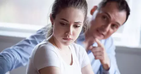 Poznáte, zda žijete s manipulátorem? Toto jsou nejběžnější manipulační techniky