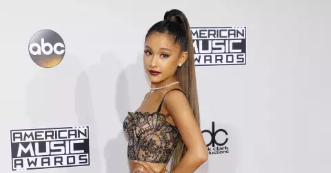 Ariana Grande konečně ukázala fotky z tajné svatby
