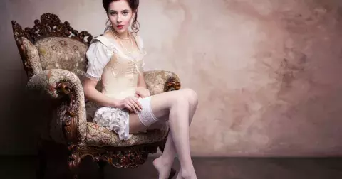 Místo krásy bolest: 6 děsivých zkrášlujících praktik z historie