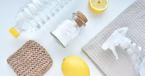 Sůl, ocet, soda a citrusy: Ideální pomocníci pro úklid