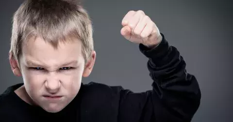 Odhalte sociopata ve vaší rodině, než bude pozdě: 10 znaků, že je vaše dítě sociopat!