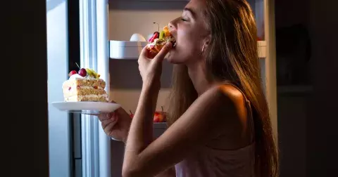 Každá chuť na jídlo má svoje vysvětlení a příčinu: Co nám tělo říká, když máme chuť na sladké, slané nebo noční chutě a jak se jim vyhnout?