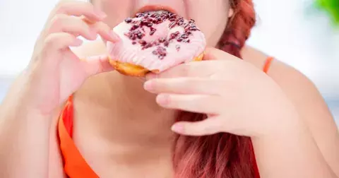 10 znamení, kterými dává tělo najevo, že jíte přiliš mnoho cukru: Rozpoznejte je a zasáhněte, dokud je čas