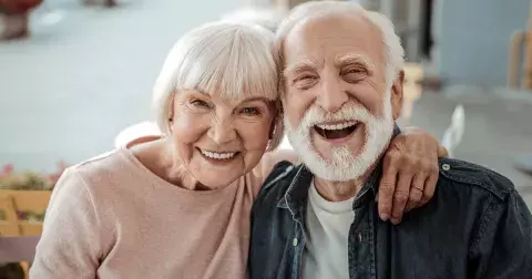 Chcete se šťastně dožít vysokého věku? Pomůže vám k tomu vegetariánská strava, káva i duševní pohoda, tvrdí vědci