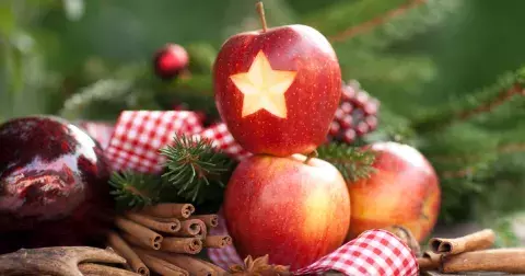 Křížek v jablku věští brzký skon. Které další vánoční tradice nemusí být vždy veselé?