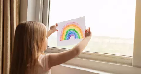 Poprvé o samotě: Podle čeho poznáte, že už může dítě zůstat doma samotné? Signály, které vám s rozhodnutím pomohou