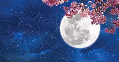 Čeká nás velikonoční úplněk ve Vahách: Výjimečná noc na nás bude mít silný vliv. Co při něm (ne)dělat?