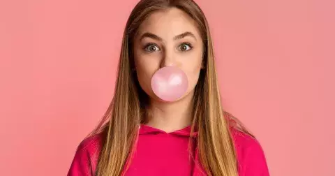 Žvýkáte po jídle nebo během dne žvýkačky? Výživový poradce říká: "Jde o zásadní chybu při hubnutí!"