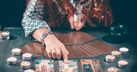 Tarotová předpověď na 7. - 9. října: Kartářka předpovídá, který den vám bude svět ležet u nohou