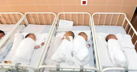 Jste určitě rodiče vlastního dítěte? Reálné příběhy dětí, které zaměnili v porodnici