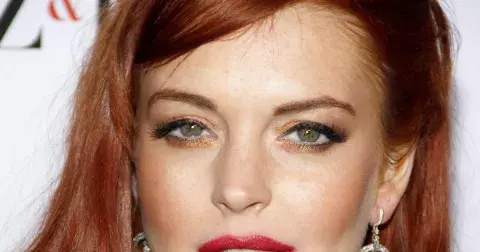 Lindsay Lohan se bude vdávat: Své ano řekla tomuto pohlednému bankéři. Po jeho boku neuvěřitelně zkrásněla