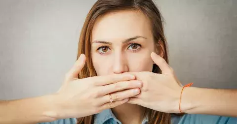 Špatný dech? Triky, jak se ho zbavit