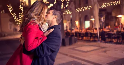 Znamení, která najdou spřízněnou duši během Vánoc: Střelec svoji lásku už zná, Býk ji brzy potká