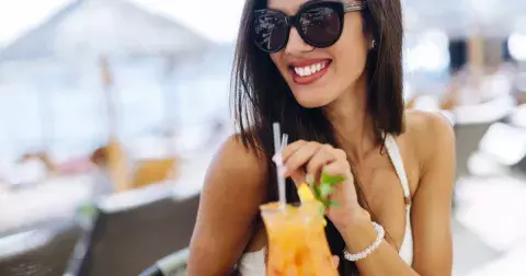 Oblíbené letní pochoutky, které škodí zdraví: Hrozí dehydratace, přibírání na váze a zdravotní problémy