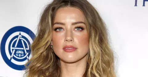 Ploché bříško do léta: Vyzkoušejte stejný postup jako herečka Amber Heard