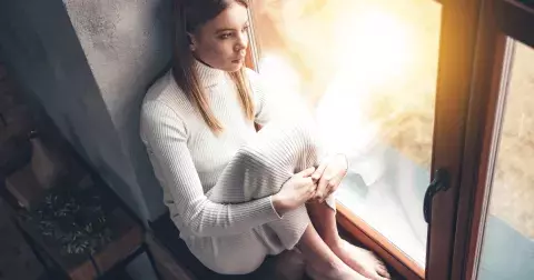 Vykliďte si domácnost, a zbavte svůj domov negativní a mrtvé energie: Ve kterých věcech se ukrývá? Pozor na umělé květiny