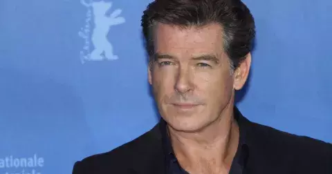 Fešák Pierce Brosnan sdílel poctu své manželce k výročí. Podívejte se na dojemnou fotku, jak spolu dvojice stárne