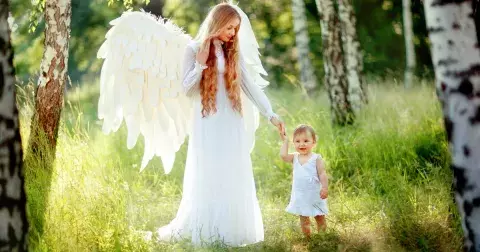 Strážný anděl v lidské podobě: Víte, kdo z vašich blízkých vás ochraňuje? 8 známek, podle kterých ho poznáte!