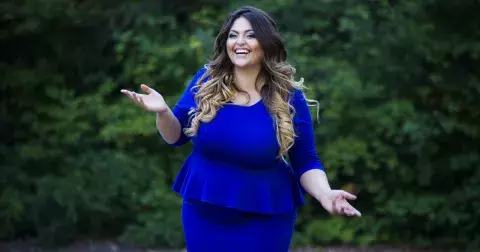 Jak snadno zamaskovat větší bříško: Tohle oblečení schová všechny vaše nedostatky a ubere vám kila