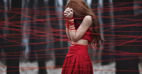 Červená nit osudu: Dle japonské legendy nás jednoho dne dá dohromady se spřízněnou duší. Objevte návod, který vám pomůže ji najít