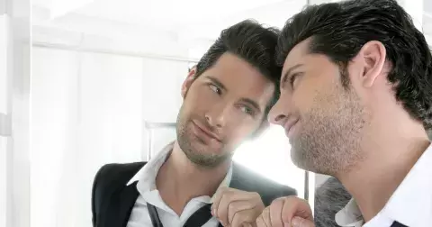 6 známek, že žijete s narcistou: Je lepší odejít, nebo zůstat?