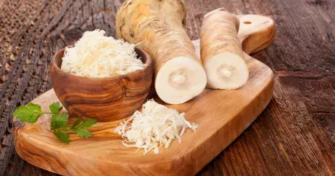 Křen: Potravina, kterou za zázrak považovali už naši předci. Jaké množství vyžene infekci z těla?