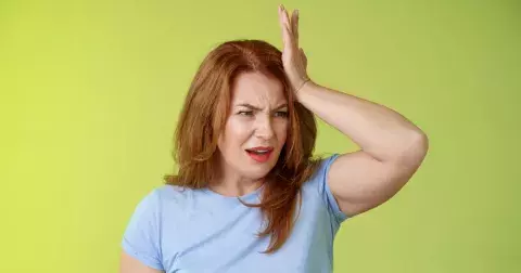 Alzheimerova choroba nastupuje plíživě: První varovné příznaky lze vysledovat už po čtyřicítce. Neignorujte je