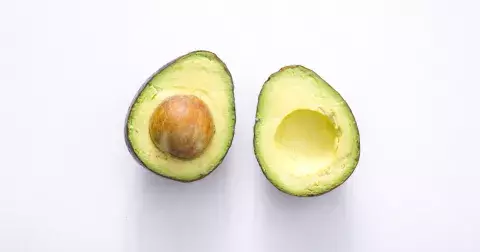 Nevyhazujte pecku z avokáda. Je to nejcennější část